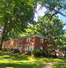 130 Glenbrook Pkwy, Englewood City, NJ 07631