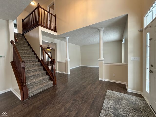 8637 Holm Mountain Circle, Avon, IN 46123