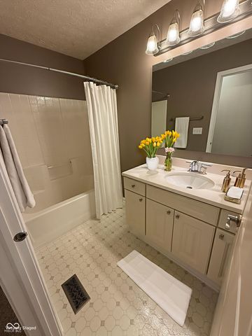 8637 Holm Mountain Circle, Avon, IN 46123