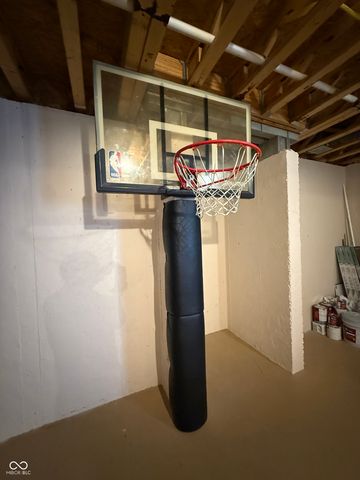 8637 Holm Mountain Circle, Avon, IN 46123