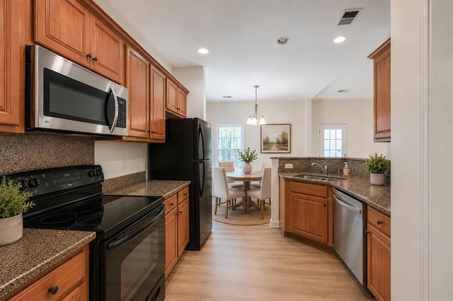 8518 Sentry Circle, North Charleston, SC 29420