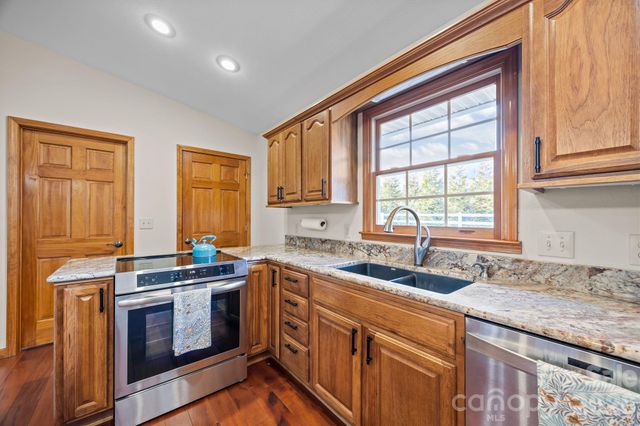 79 Winslow Road, Waynesville, NC 28786