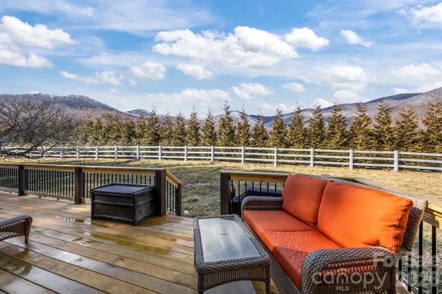 79 Winslow Road, Waynesville, NC 28786