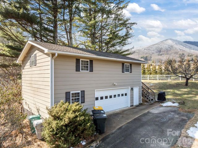 79 Winslow Road, Waynesville, NC 28786