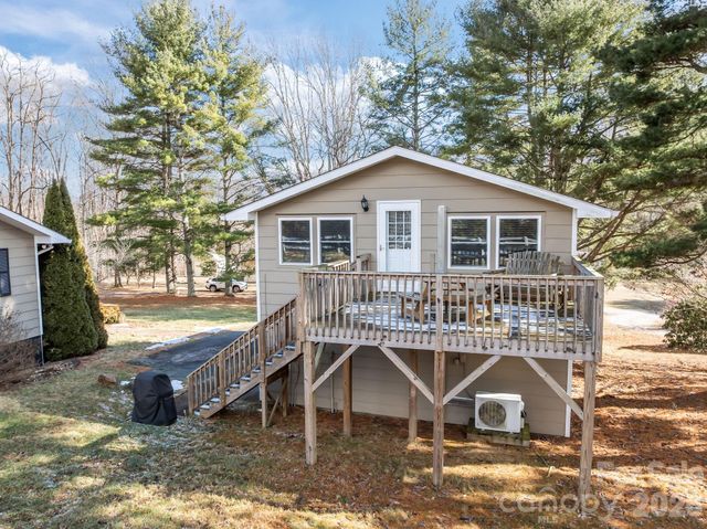 79 Winslow Road, Waynesville, NC 28786