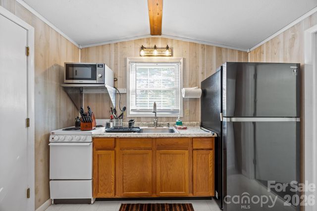 79 Winslow Road, Waynesville, NC 28786