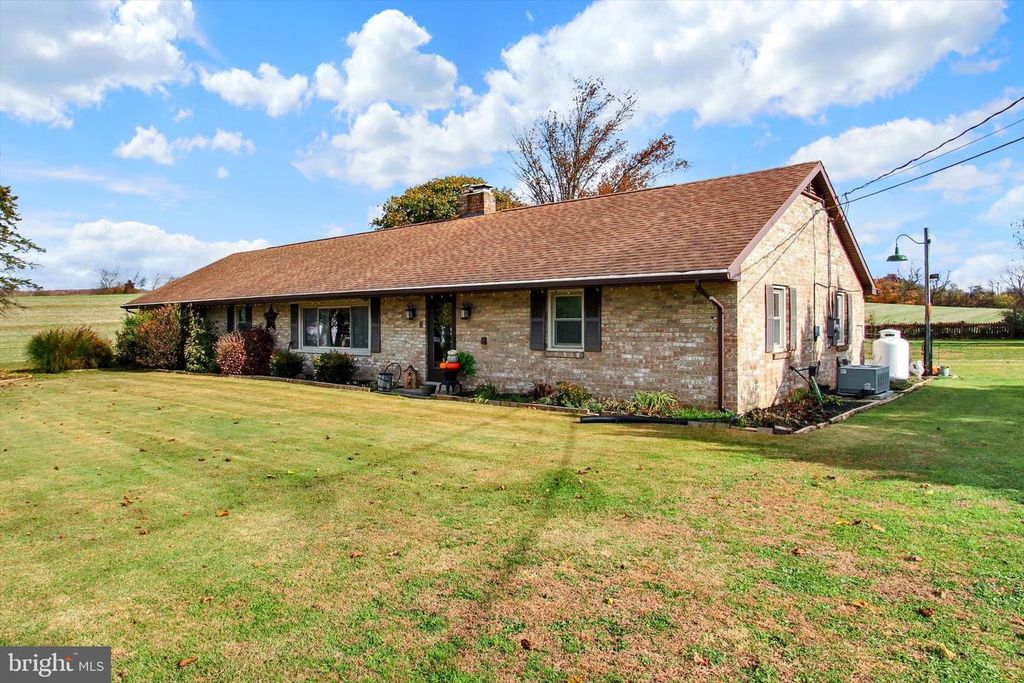 1621 SPRING ST, Spring Grove, PA 17362