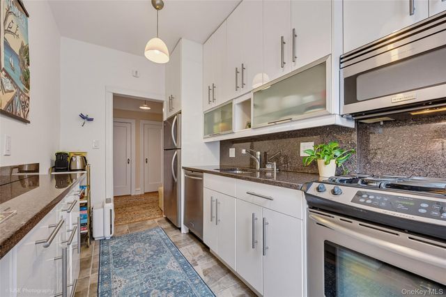 41-42 42nd Street 6A, Sunnyside, NY 11104