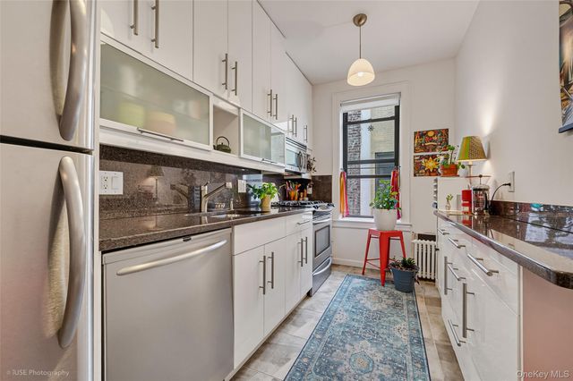41-42 42nd Street 6A, Sunnyside, NY 11104