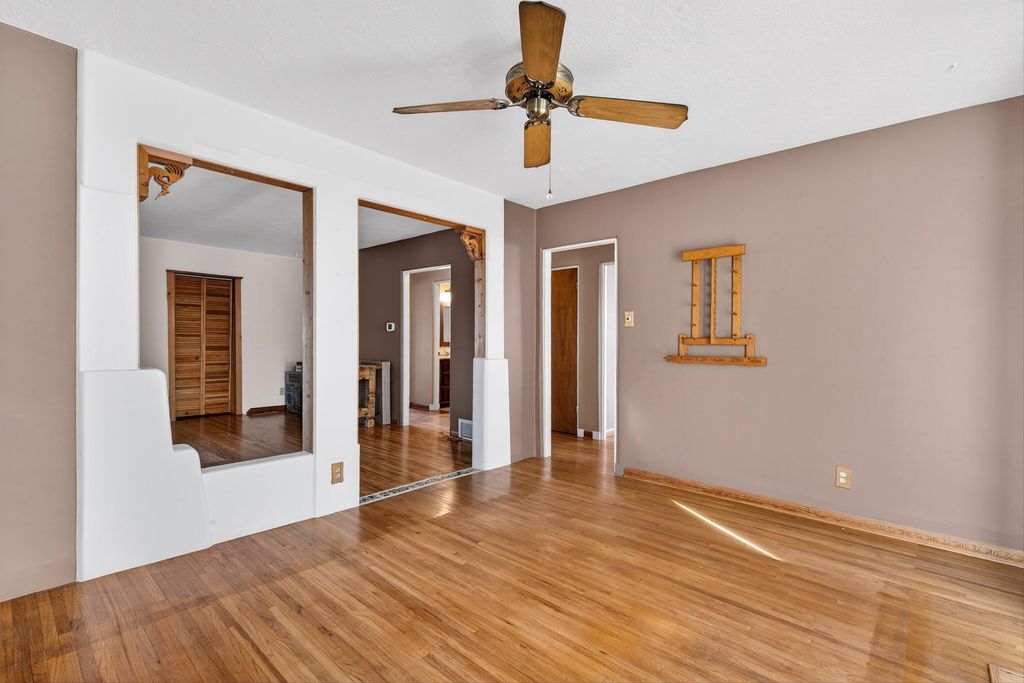 Image 16 of property listing at 1608 Valencia Drive NE, Albuquerque, NM 87110