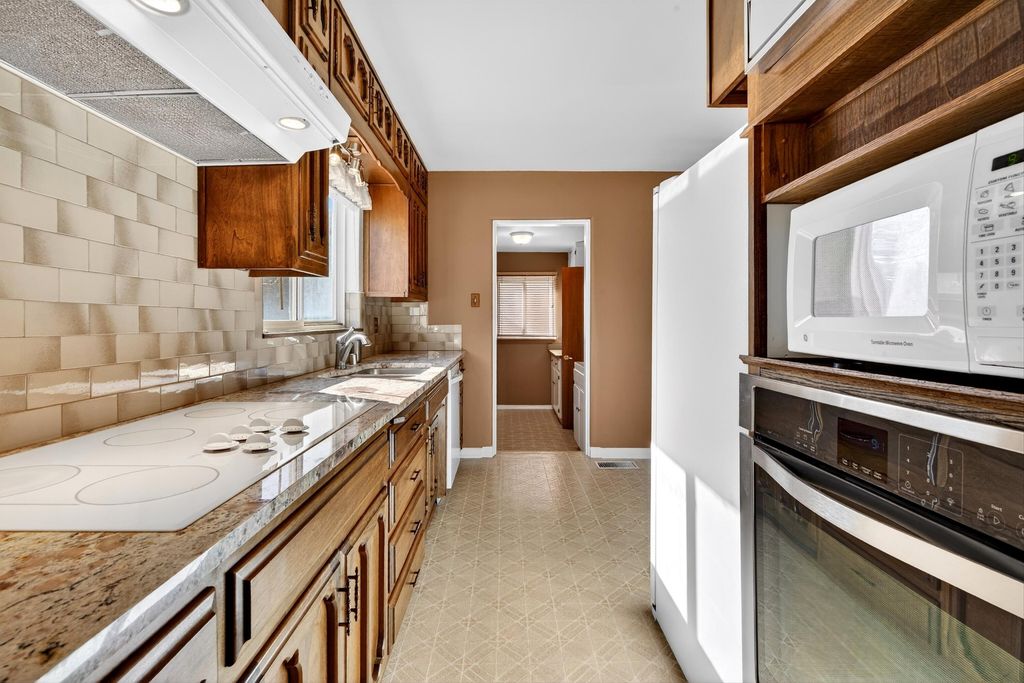 Image 17 of property listing at 1608 Valencia Drive NE, Albuquerque, NM 87110