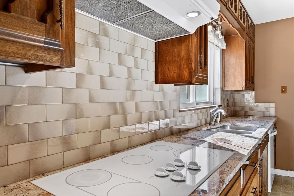 Image 19 of property listing at 1608 Valencia Drive NE, Albuquerque, NM 87110