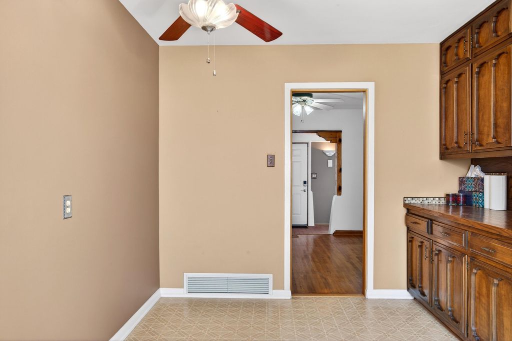 Image 20 of property listing at 1608 Valencia Drive NE, Albuquerque, NM 87110