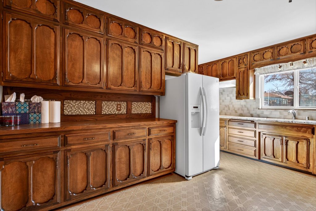 Image 22 of property listing at 1608 Valencia Drive NE, Albuquerque, NM 87110