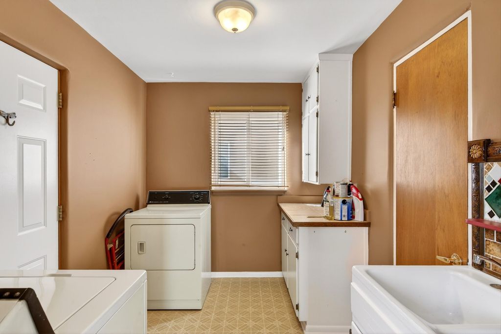 Image 23 of property listing at 1608 Valencia Drive NE, Albuquerque, NM 87110