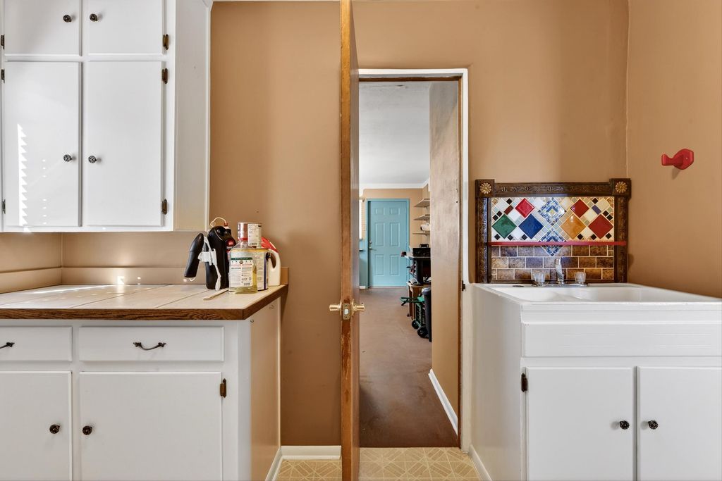 Image 24 of property listing at 1608 Valencia Drive NE, Albuquerque, NM 87110