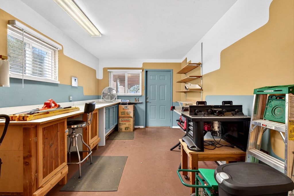 Image 25 of property listing at 1608 Valencia Drive NE, Albuquerque, NM 87110