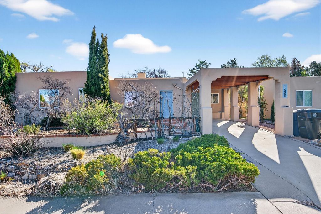 Image 3 of property listing at 1608 Valencia Drive NE, Albuquerque, NM 87110