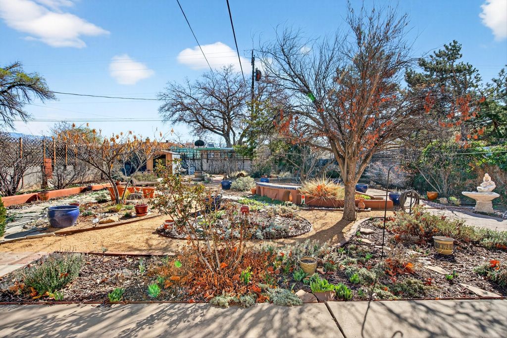 Image 36 of property listing at 1608 Valencia Drive NE, Albuquerque, NM 87110