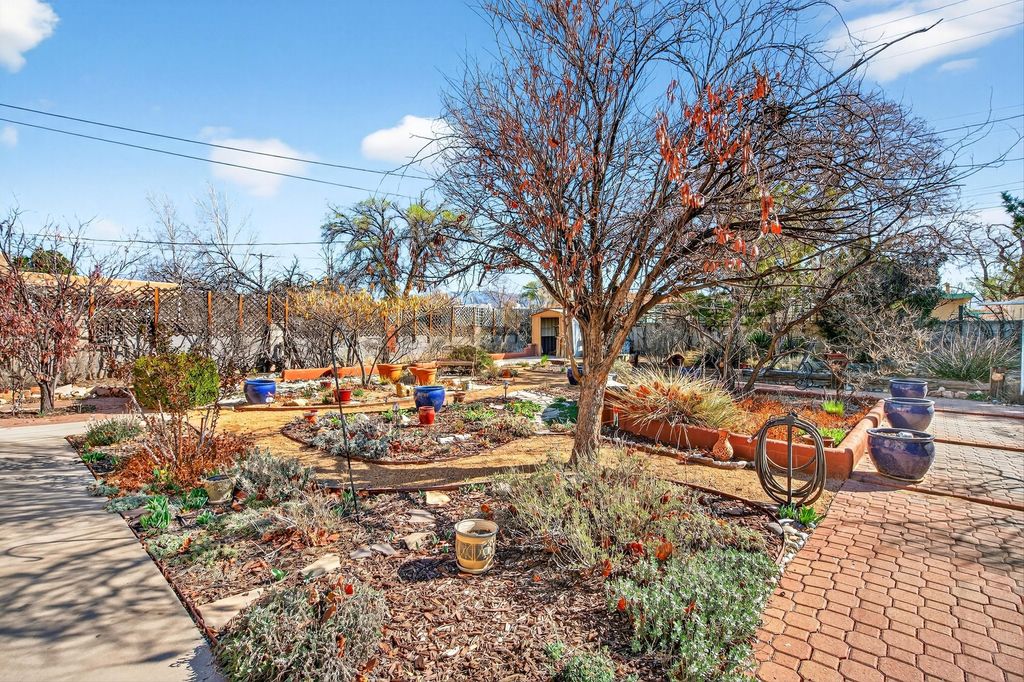 Image 38 of property listing at 1608 Valencia Drive NE, Albuquerque, NM 87110