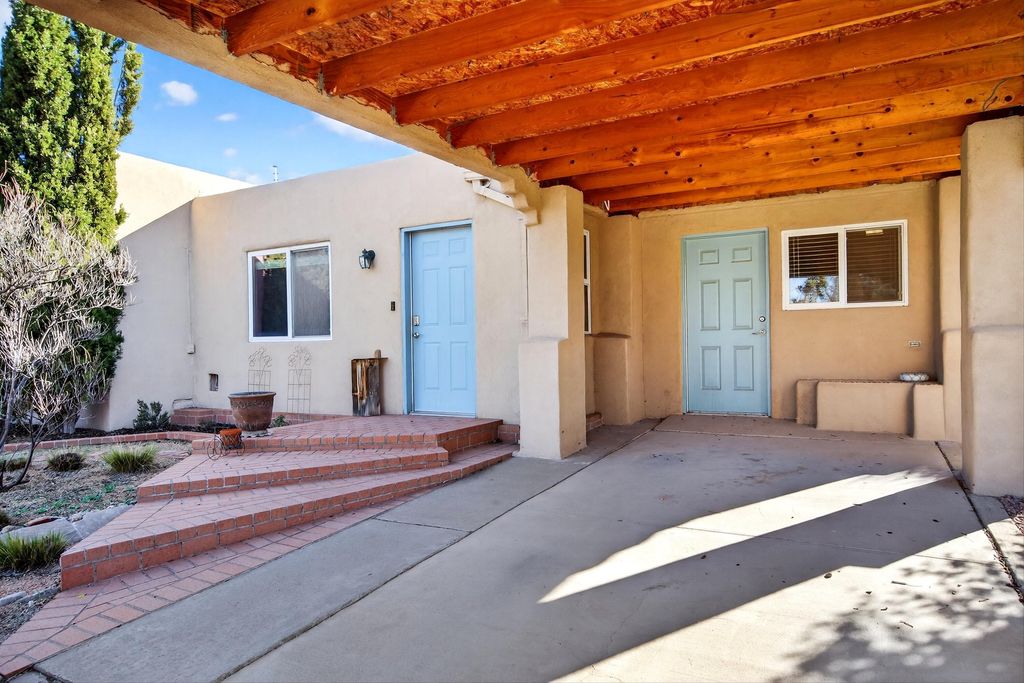 Image 4 of property listing at 1608 Valencia Drive NE, Albuquerque, NM 87110