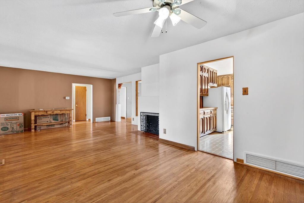 Image 9 of property listing at 1608 Valencia Drive NE, Albuquerque, NM 87110