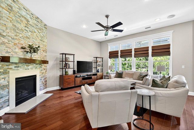 8 TUSCANY DR, Princeton Junction, NJ 08550