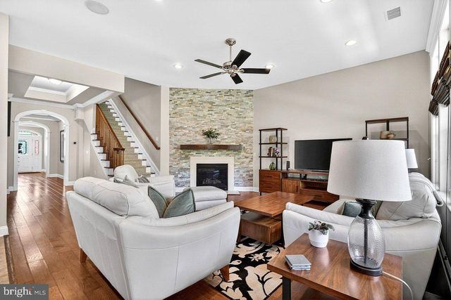 8 TUSCANY DR, Princeton Junction, NJ 08550