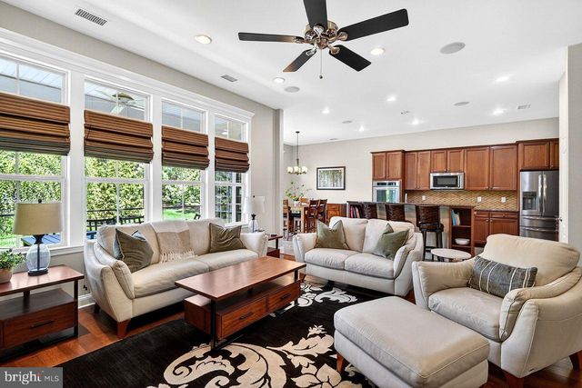 8 TUSCANY DR, Princeton Junction, NJ 08550