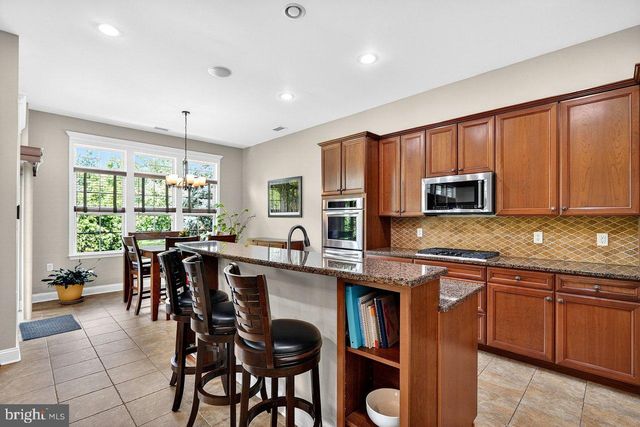 8 TUSCANY DR, Princeton Junction, NJ 08550