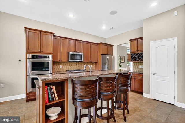 8 TUSCANY DR, Princeton Junction, NJ 08550