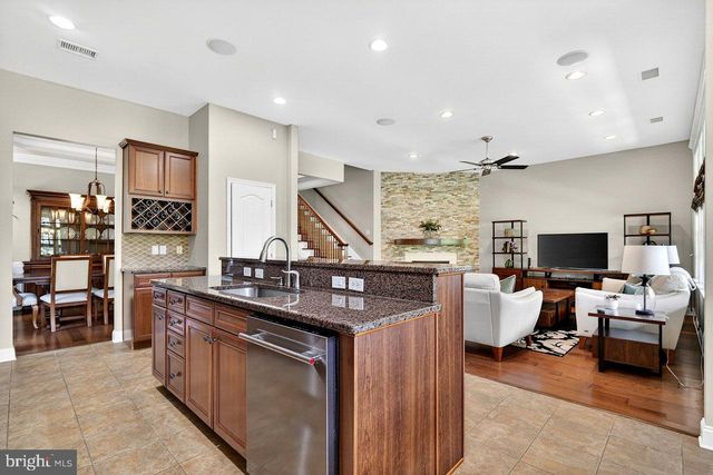 8 TUSCANY DR, Princeton Junction, NJ 08550