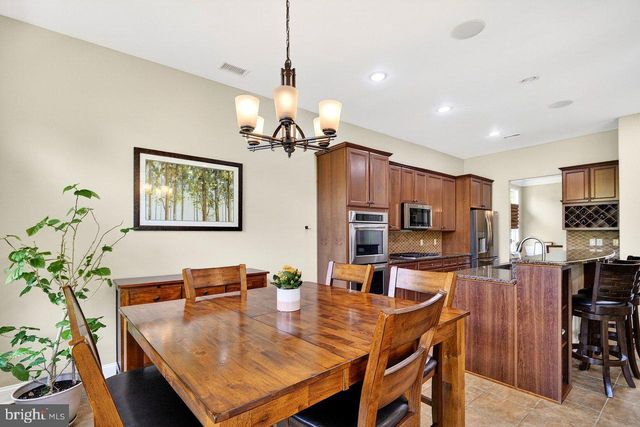 8 TUSCANY DR, Princeton Junction, NJ 08550