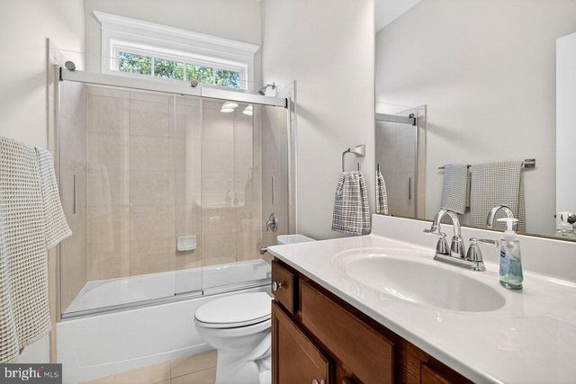 8 TUSCANY DR, Princeton Junction, NJ 08550