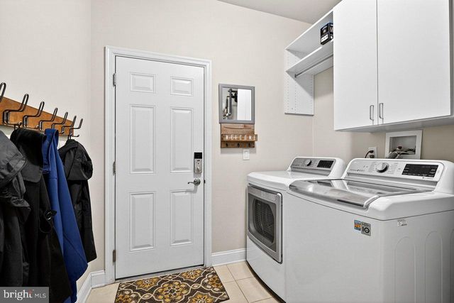 8 TUSCANY DR, Princeton Junction, NJ 08550