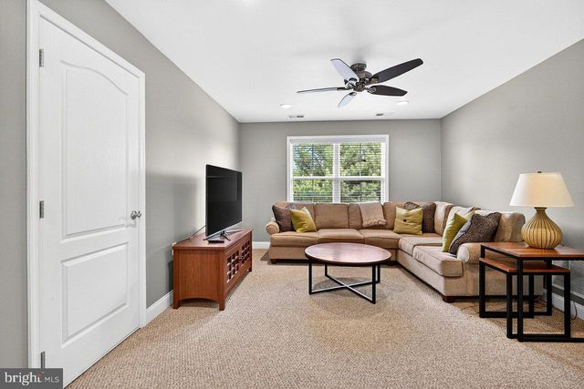 8 TUSCANY DR, Princeton Junction, NJ 08550