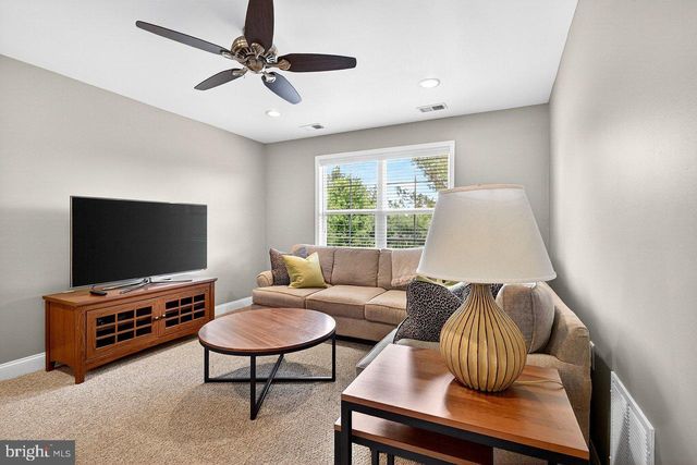 8 TUSCANY DR, Princeton Junction, NJ 08550