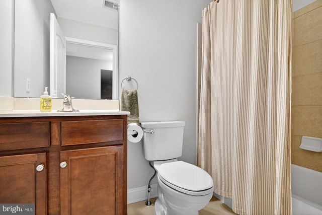 8 TUSCANY DR, Princeton Junction, NJ 08550