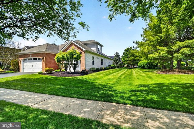 8 TUSCANY DR, Princeton Junction, NJ 08550