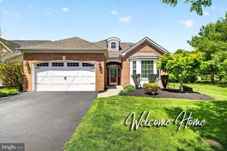 8 TUSCANY DR, Princeton Junction, NJ 08550