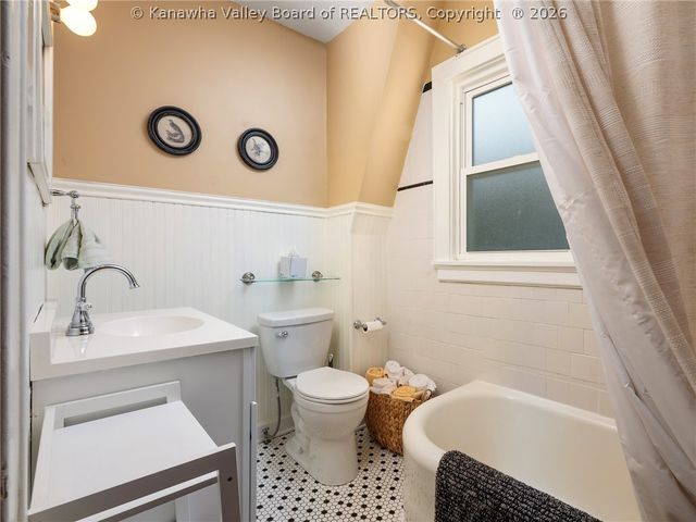 1119 Hickory Road, Charleston, WV 25314