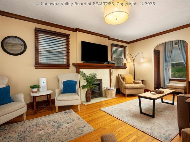 1119 Hickory Road, Charleston, WV 25314