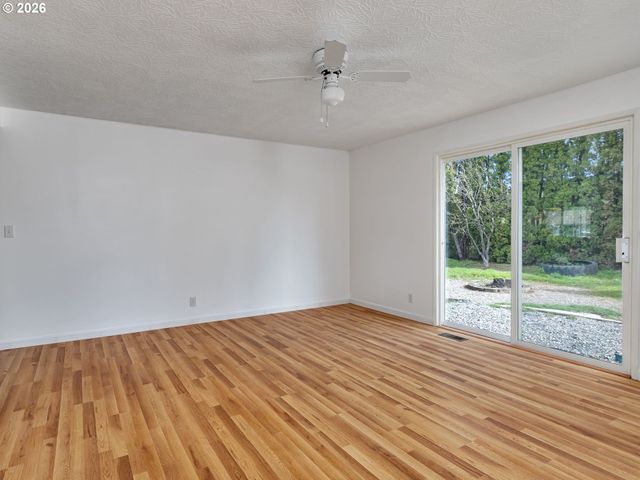 14484 Se PRIMROSE Ave, Milwaukie, OR 97267