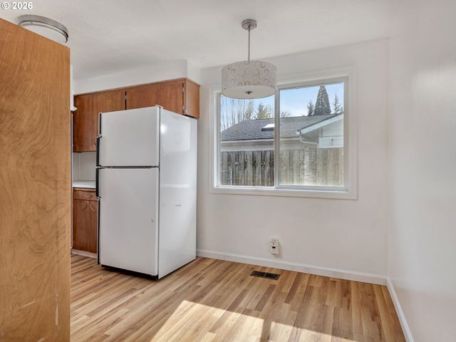 14484 Se PRIMROSE Ave, Milwaukie, OR 97267