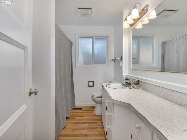 14484 Se PRIMROSE Ave, Milwaukie, OR 97267