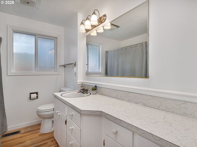 14484 Se PRIMROSE Ave, Milwaukie, OR 97267