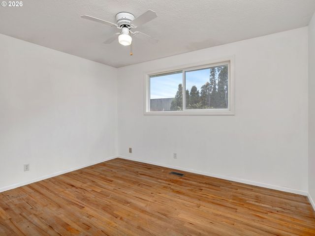 14484 Se PRIMROSE Ave, Milwaukie, OR 97267