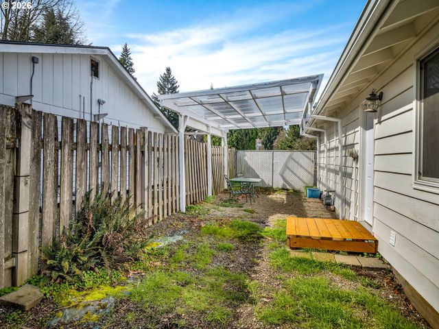 14484 Se PRIMROSE Ave, Milwaukie, OR 97267