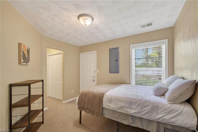 5529 Taylors Walke LN, Virginia Beach, VA 23462