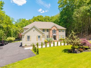 17 Cromwell Dr, Chester Twp., NJ 07930
